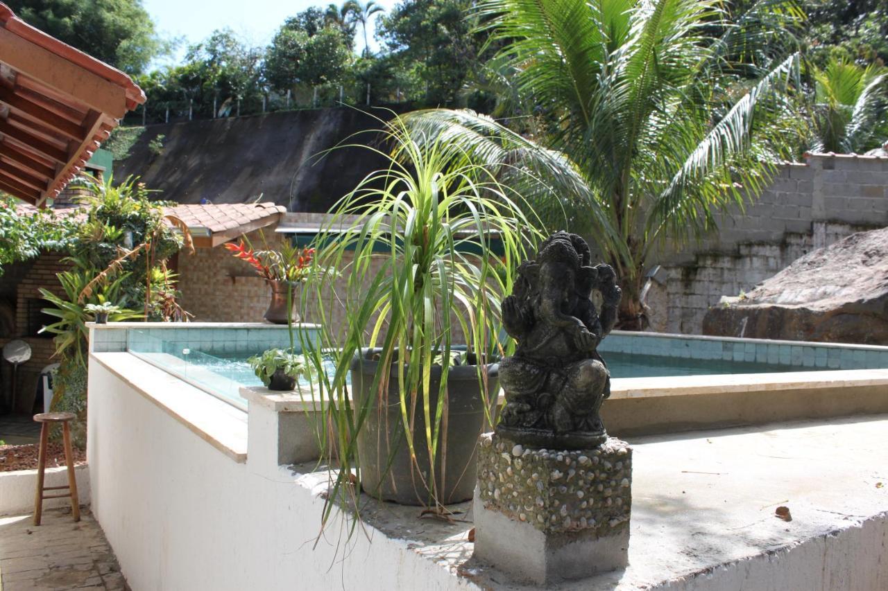 Casa com piscina aquecida e com grande área verde. Ubatuba Exterior foto
