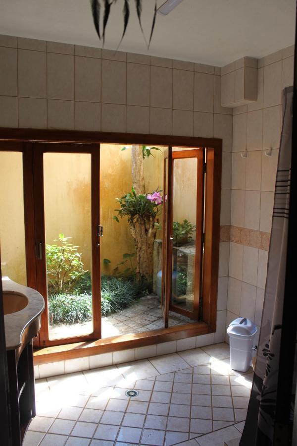 Casa com piscina aquecida e com grande área verde. Ubatuba Exterior foto