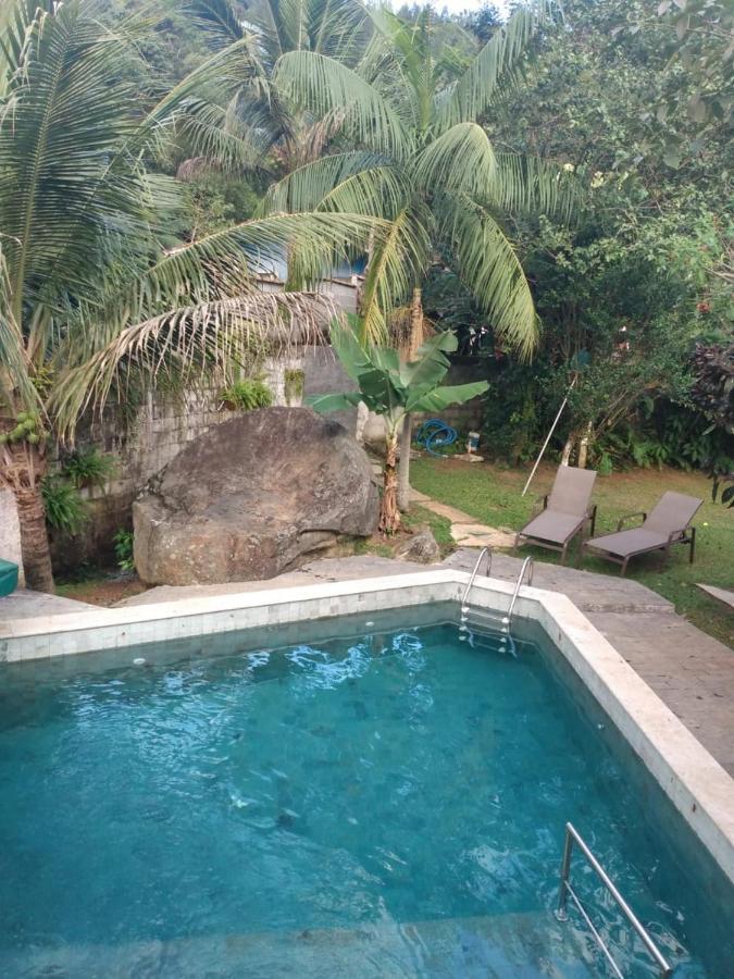 Casa com piscina aquecida e com grande área verde. Ubatuba Exterior foto