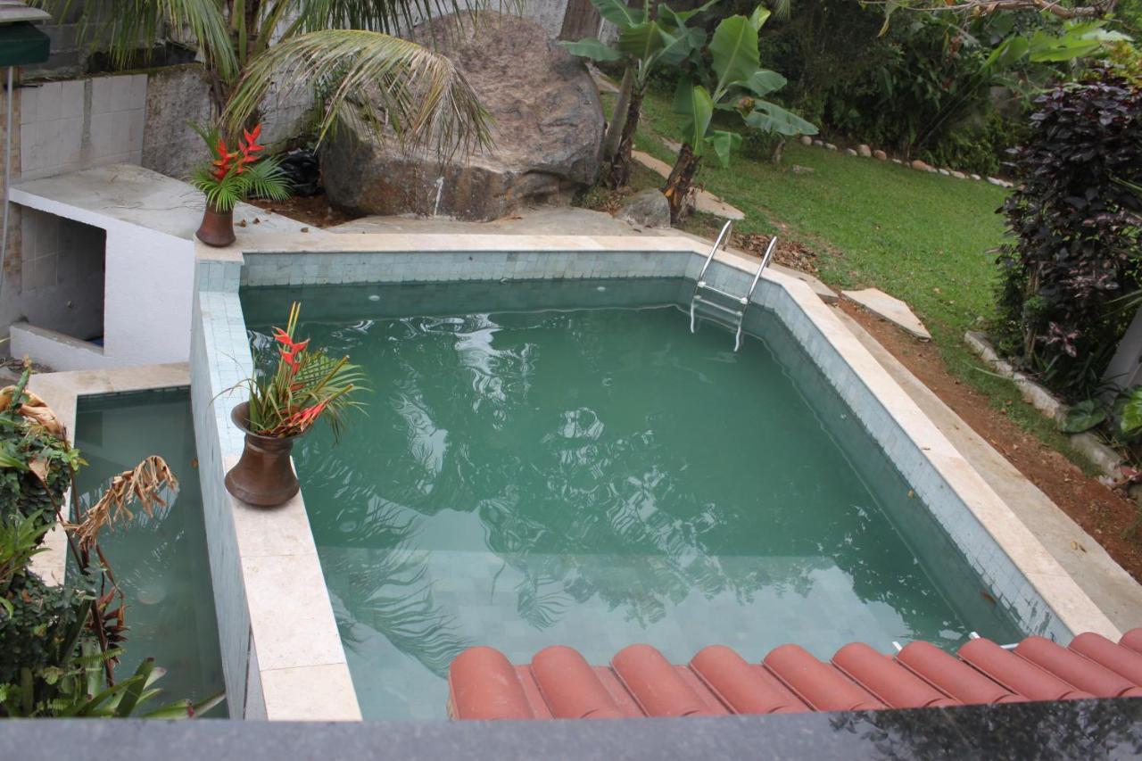 Casa com piscina aquecida e com grande área verde. Ubatuba Exterior foto