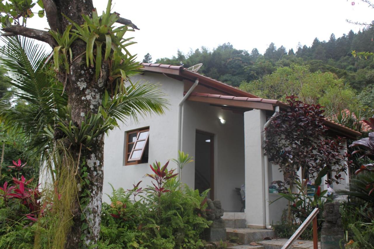 Casa com piscina aquecida e com grande área verde. Ubatuba Exterior foto