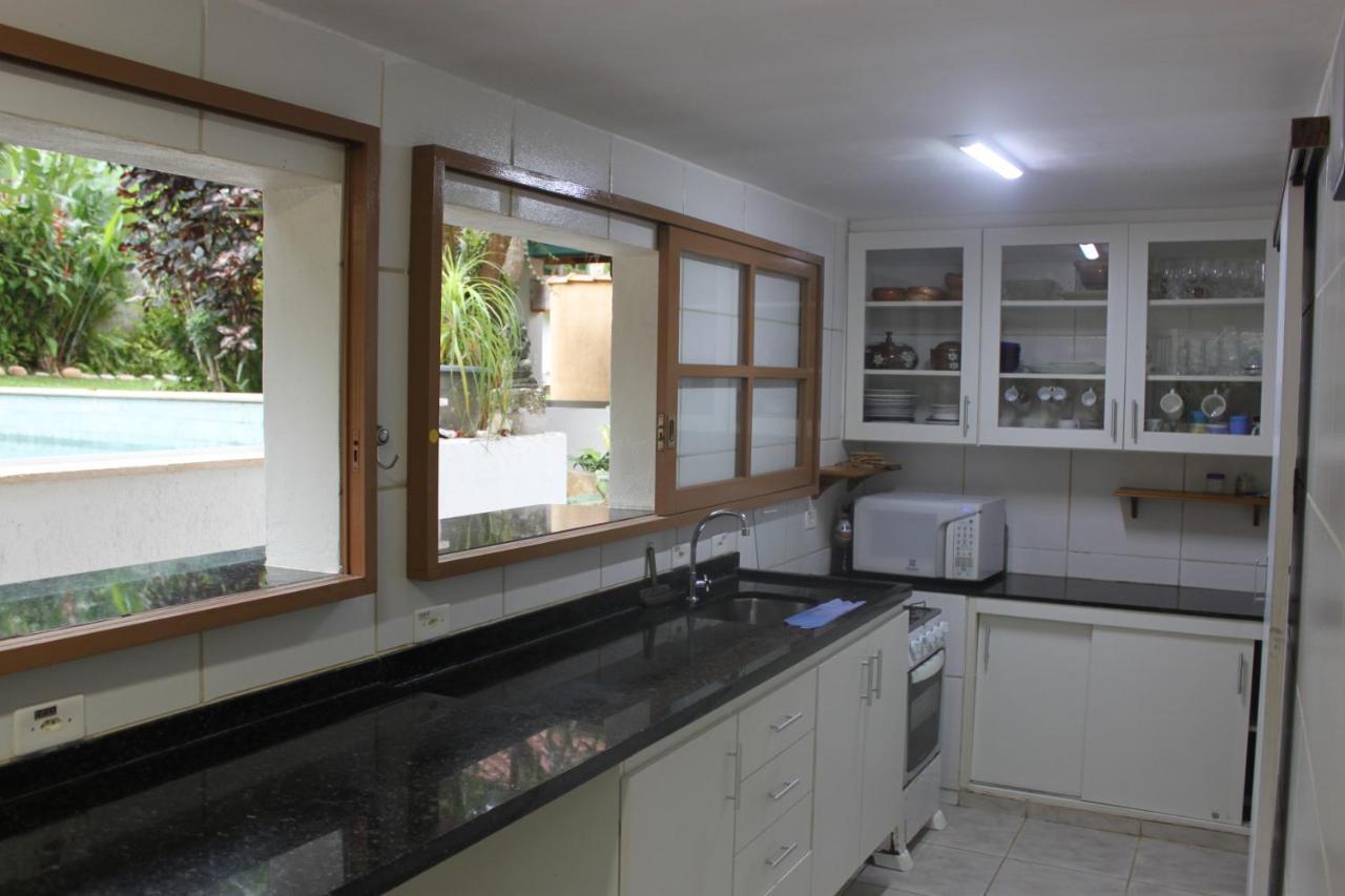 Casa com piscina aquecida e com grande área verde. Ubatuba Exterior foto